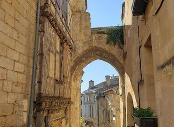 france/bordeaux/landmark/porte-de-la-cadene