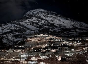 norway/trolltunga/landmark/troll-tunga-apartment-car-park