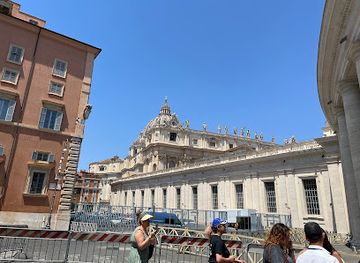 vatican-city/vatican-pinacoteca/landmark/fontana-di-porta-cavalleggeri