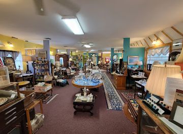 florida/destin/landmark/flutterby-antiques-uniques