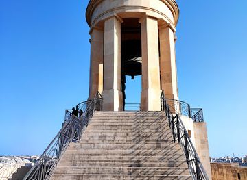 malta/valletta/landmark/siege-bell-war-memorial