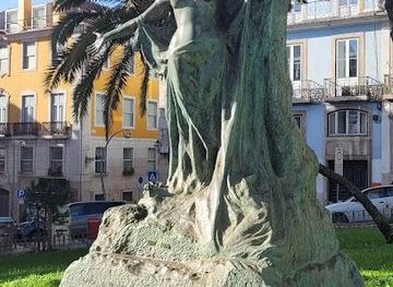 portugal/lisbon/landmark/statue-of-eca-de-queiros
