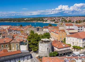croatia/porec/landmark/torre-rotonda-caffe-bar-cocktails