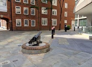 united-kingdom/windsor/landmark/3-gunpowder-square