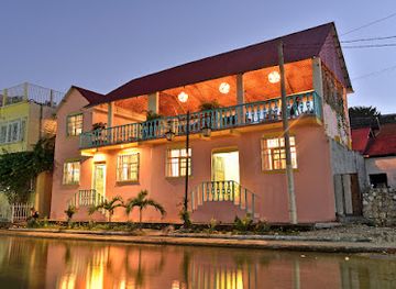 guatemala/flores/landmark/hostal-don-cenobio