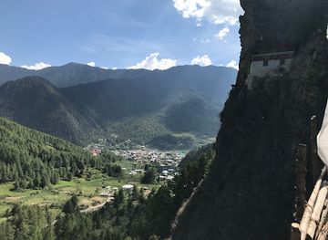 bhutan/haa-valley/landmark/juneydrak-hermitage