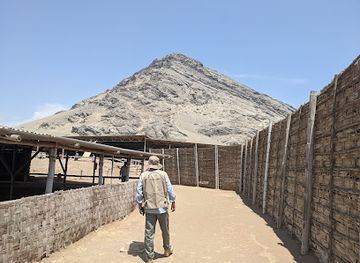 peru/andean-highlands/landmark/la-huaca-de-la-luna