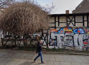 germany/berlin/prenzlauer-berg/landmark/wolf-in-the-city-mural-by-alaniz