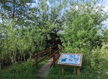 united-kingdom/the-cotswolds/landmark/roundhouse-lake-nature-reserve