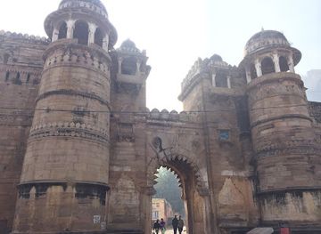 india/gwalior/landmark/chaturbhuj-temple