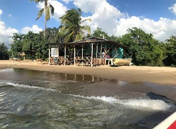 jamaica/treasure-beach/landmark/eggy-s-bar