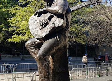 texas/austin/landmark/willie-nelson-statue