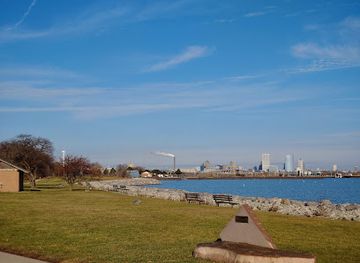wisconsin/milwaukee/bay-view/landmark/cupertino-park