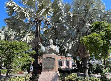 the-bahamas/nassau/landmark/sir-milo-b-butler-statue