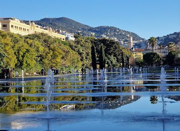 france/rhone-alpes/landmark/fontaine-du-soleil