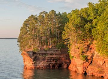 wisconsin/lake-superior-lowland/landmark/apostle-islands-national-lakeshore-mainland-sea-caves