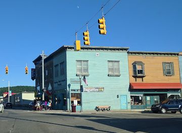 michigan/pictured-rocks-national-lakeshore/landmark/falling-rock-cafe-bookstore