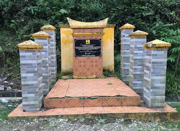 indonesia/southeast-sulawesi/landmark/prasasti-batas-ruas-wilayah-sultra-sulteng