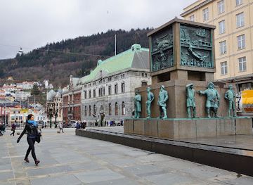 norway/bryggen-bergen/landmark/sailor-s-monument