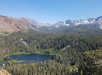 california/mammoth-lakes/landmark/hole-in-the-wall