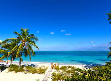 turks-and-caicos-islands/west-caicos/landmark/the-middle-caicos-ocean-hole