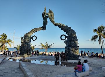 mexico/playa-del-carmen/landmark/letras-playa-del-carmen