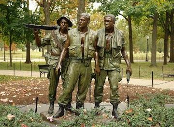 maryland/patuxent-river-region/landmark/the-three-servicemen-statue