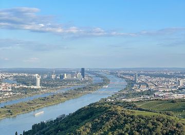 austria/vienna/dobling/landmark/leopoldsberg