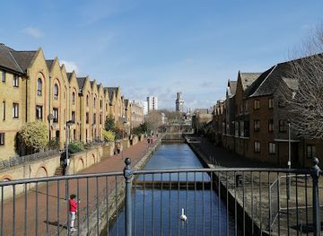 united-kingdom/middlesex/landmark/ornamental-canal