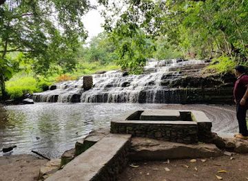 ghana/ahafo-region/landmark/fuller-waterfalls