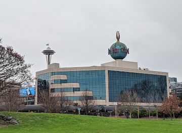 washington/seattle/landmark/p-i-globe