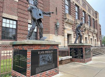 louisiana/shreveport/landmark/elvis-presley-statue