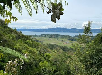 indonesia/lake-toba/landmark/simangande-waterfall