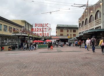 washington/seattle/pike-place-market/landmark/world-famous-giant-shoe-museum