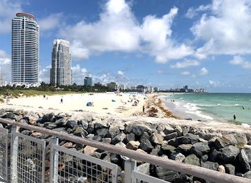 florida/miami/south-beach/landmark/south-pointe-park-lighthouse