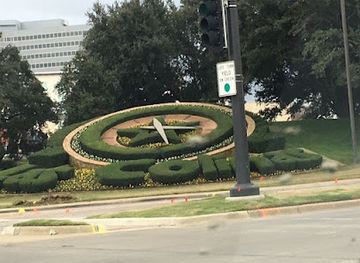 texas/irving/valley-ranch/landmark/las-colinas-flower-clock