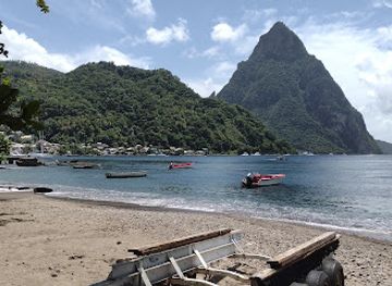 saint-lucia/soufriere-quarter/landmark/big-red-maximum-chill