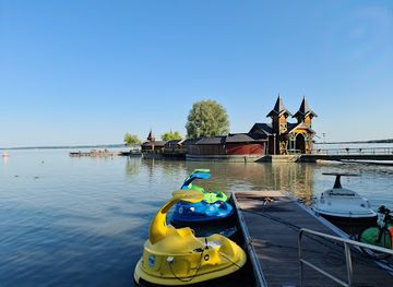 hungary/lake-balaton/landmark/municipal-beach
