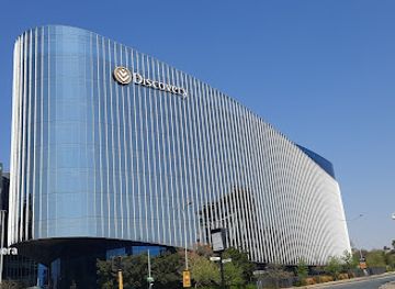 south-africa/johannesburg/rosebank/landmark/rosebank-sunday-market