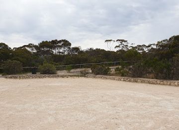 australia/coorong/landmark/meningie-hill-lookout