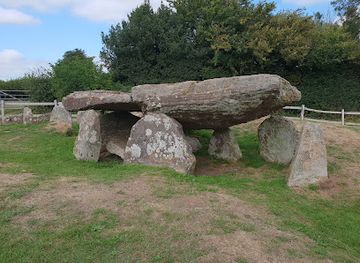 united-kingdom/wales/landmark/arthur-s-stone
