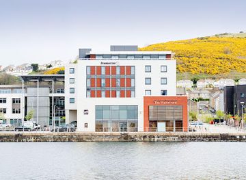 united-kingdom/west-glamorgan/landmark/premier-inn-swansea-waterfront-hotel