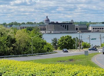 maryland/annapolis-waterfront/landmark/maryland-world-war-ii-memorial