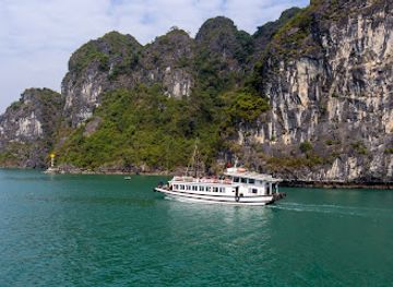 vietnam/ha-long-bay/landmark/ha-binh-cruise-ha-long-bay-tour