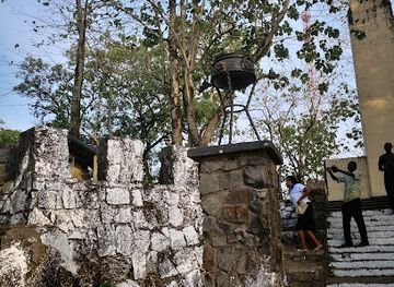 liberia/bomi-county/landmark/joseph-j-roberts-monument