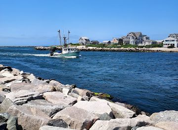 rhode-island/narragansett-beach/landmark/salty-brine-state-beach