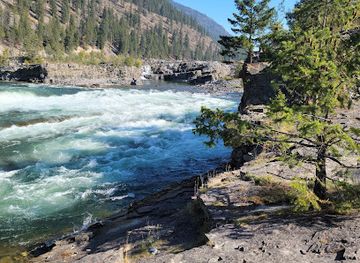 montana/the-little-belt-mountains/landmark/kootenai-falls-suspension-bridge