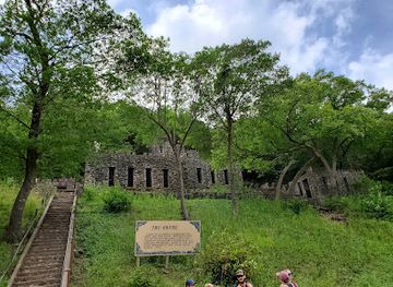 oklahoma/chickasaw-country/landmark/turner-falls-park