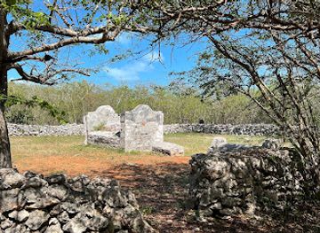 the-bahamas/exuma/landmark/rolletown-tombs