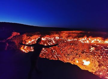 turkmenistan/sumbar-valley/landmark/darvaza-gas-crater-door-to-hell